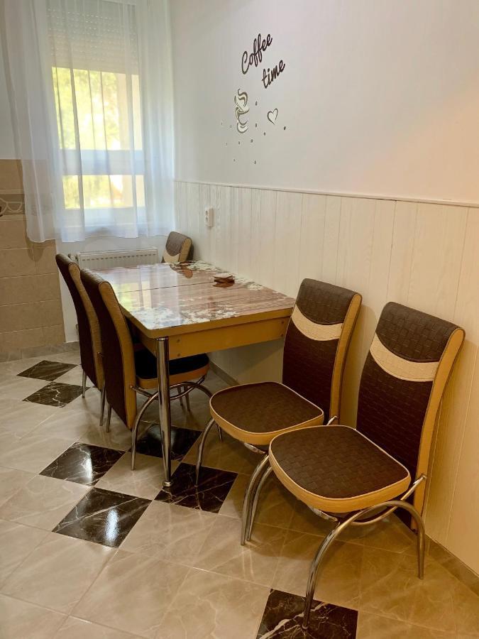 Anita Apartman Гайдусобосло Екстер'єр фото